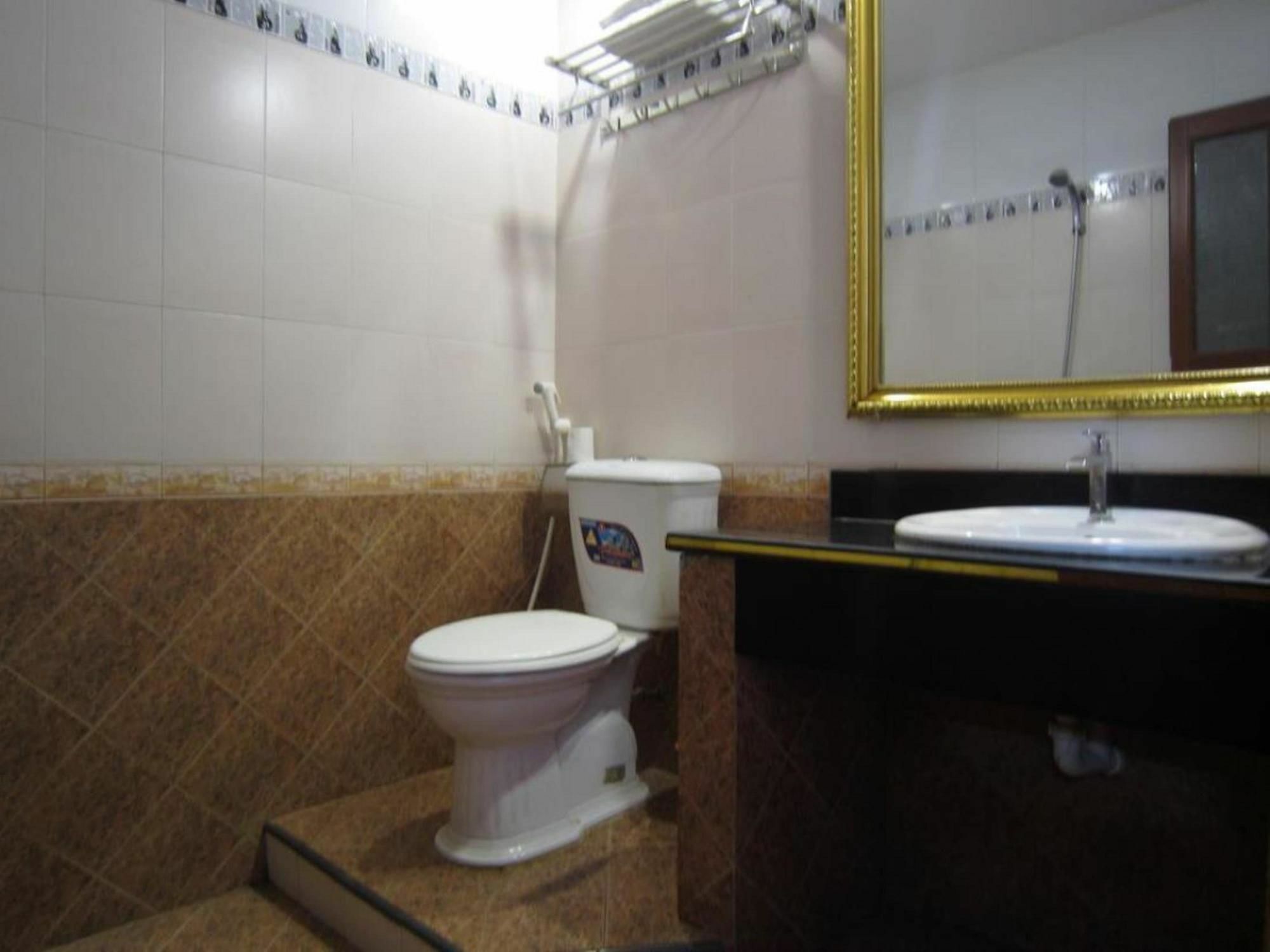 Tan Ha Hotel Хошимин Экстерьер фото