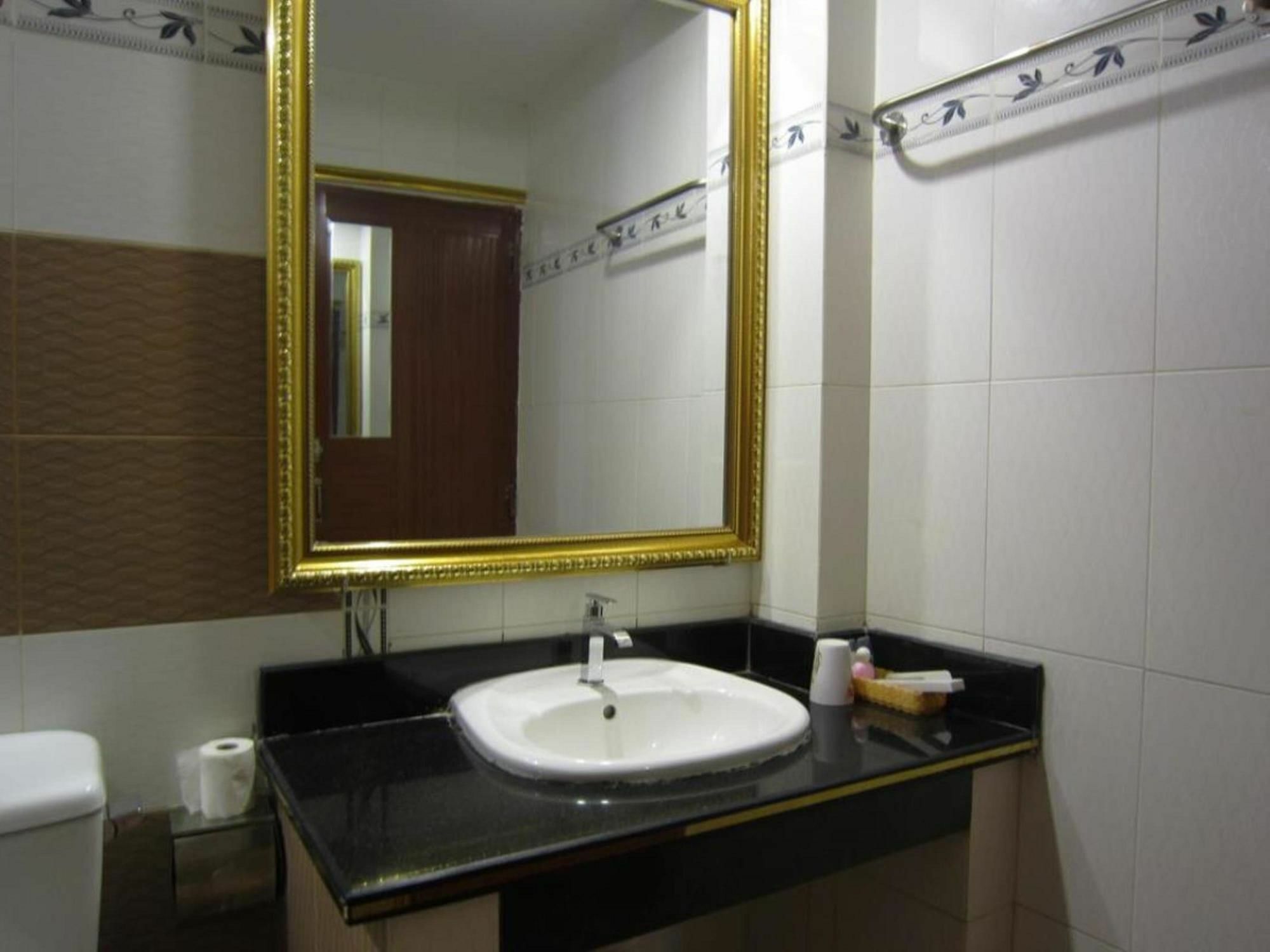 Tan Ha Hotel Хошимин Экстерьер фото